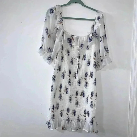 Trixxi Dresses & Skirts - TRIXXI, casual floral white dress size XL, PUFFED SLEEVES.